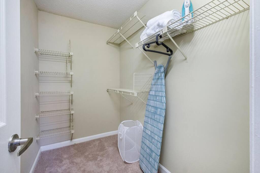 Charming Apartment With Wi-Fi シャーロット エクステリア 写真