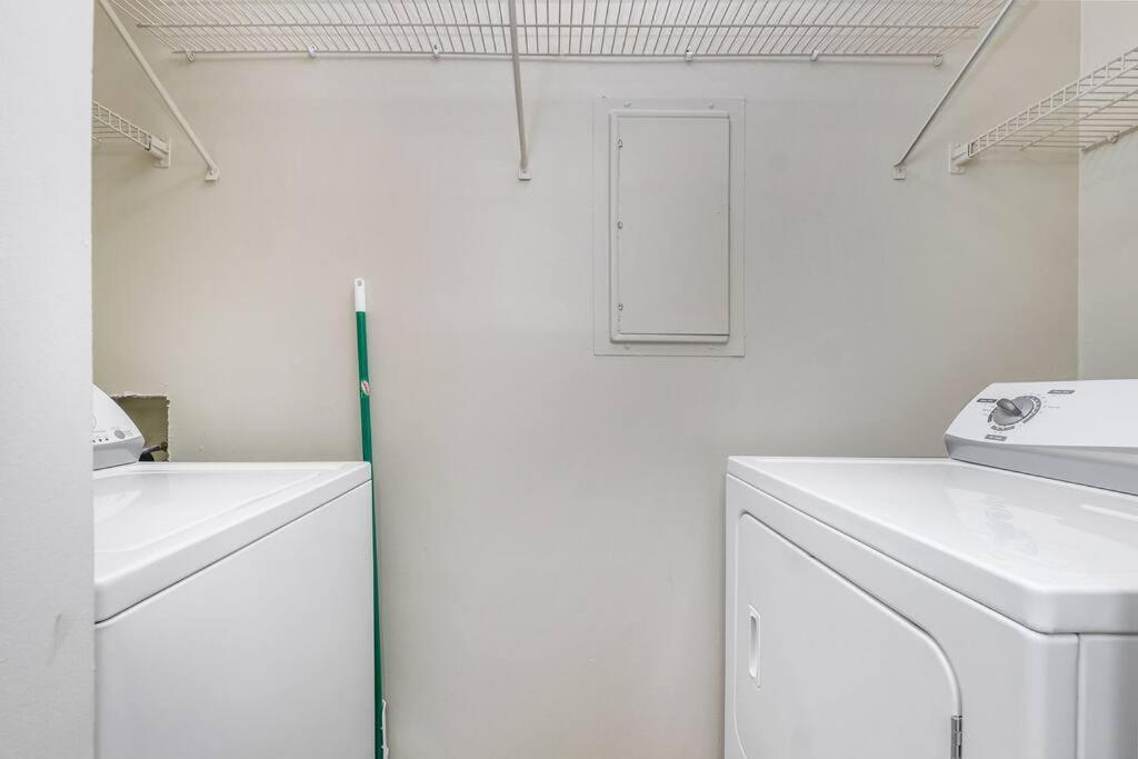 Charming Apartment With Wi-Fi シャーロット エクステリア 写真